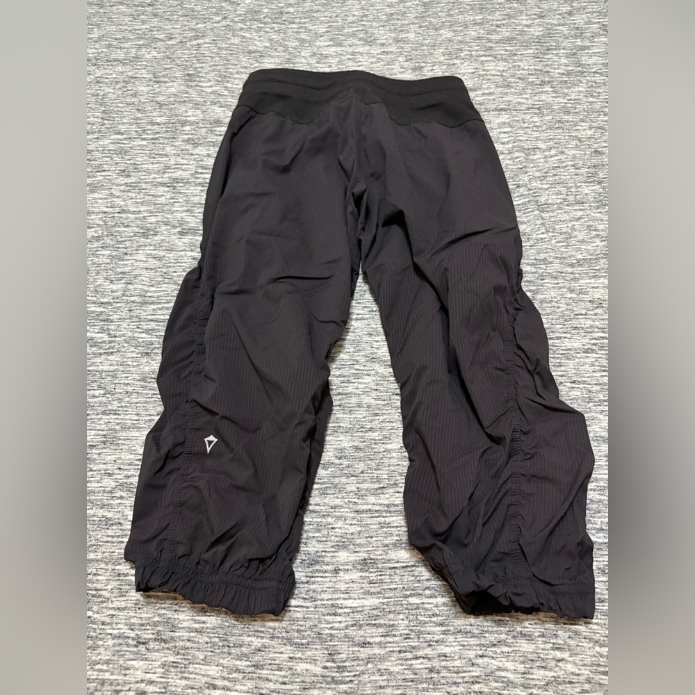Ivivva Studio Crops Size 14